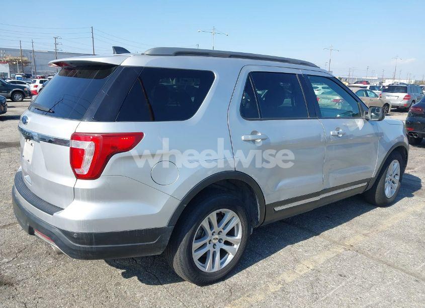 Photo 4 of 2018 Ford Explorer XLT (VIN 1FM5K7D84JGA81047)