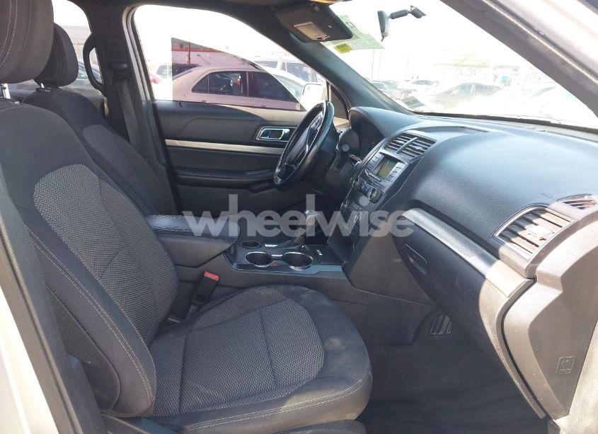 Photo 5 of 2018 Ford Explorer XLT (VIN 1FM5K7D84JGA81047)