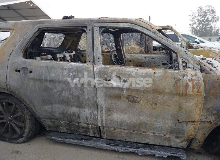 Photo 12 of 2018 Ford Explorer XLT (VIN 1FM5K7D84JGB31932)