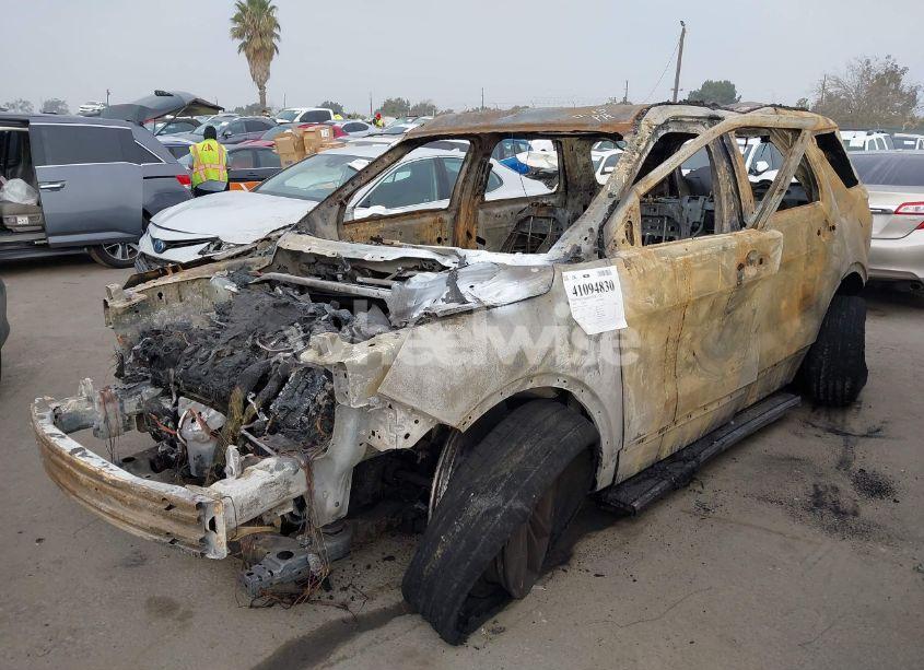 Photo 2 of 2018 Ford Explorer XLT (VIN 1FM5K7D84JGB31932)