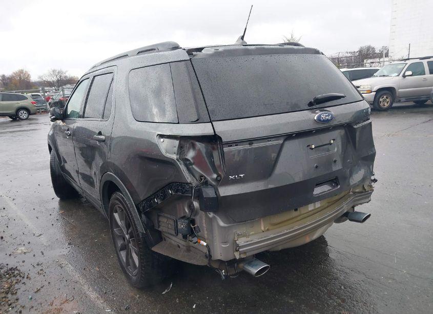 Photo 3 of 2018 Ford Explorer XLT (VIN 1FM5K7D84JGB62808)