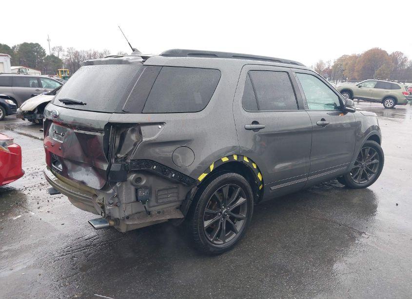Photo 4 of 2018 Ford Explorer XLT (VIN 1FM5K7D84JGB62808)