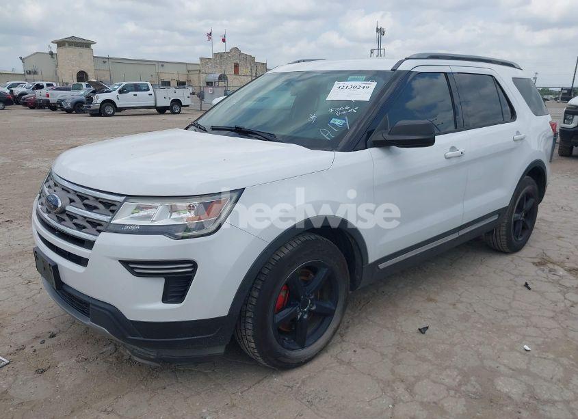 Photo 2 of 2018 Ford Explorer XLT (VIN 1FM5K7D84JGB77941)