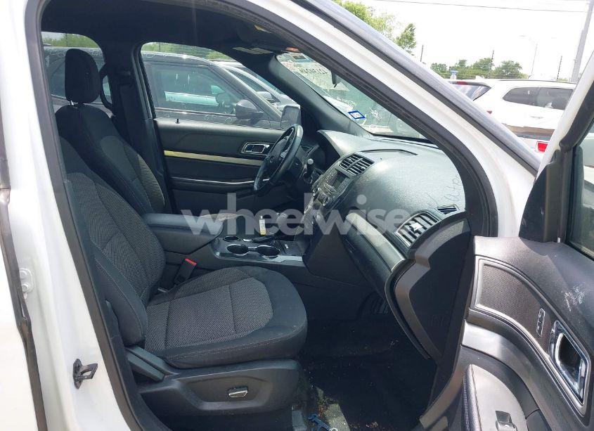 Photo 5 of 2018 Ford Explorer XLT (VIN 1FM5K7D84JGB77941)