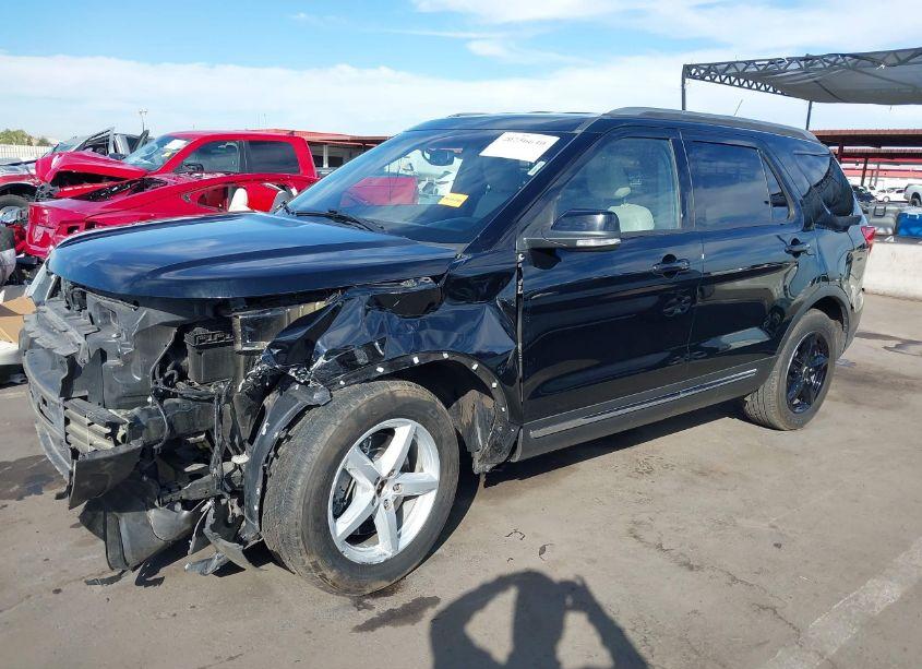 Photo 2 of 2018 Ford Explorer XLT (VIN 1FM5K7D84JGC29164)