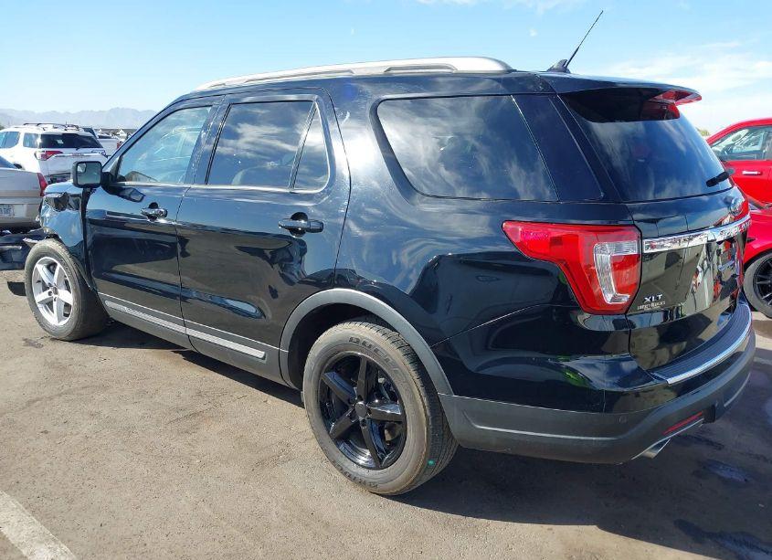 Photo 3 of 2018 Ford Explorer XLT (VIN 1FM5K7D84JGC29164)