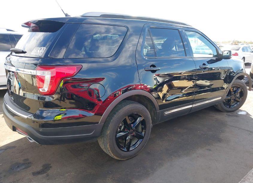 Photo 4 of 2018 Ford Explorer XLT (VIN 1FM5K7D84JGC29164)
