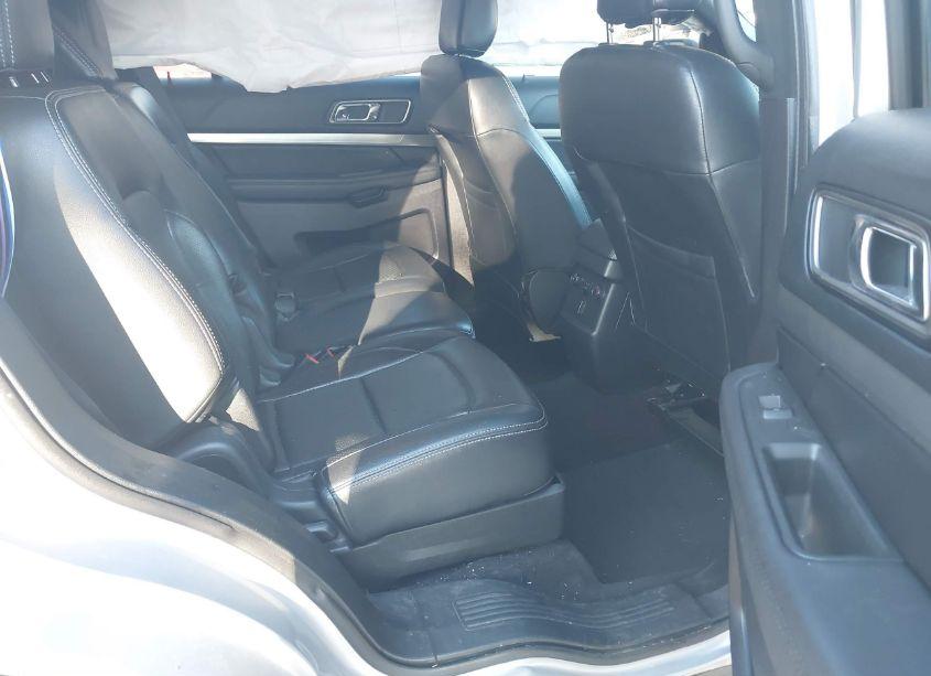 Photo 8 of 2019 Ford Explorer XLT (VIN 1FM5K7D84KGA15986)