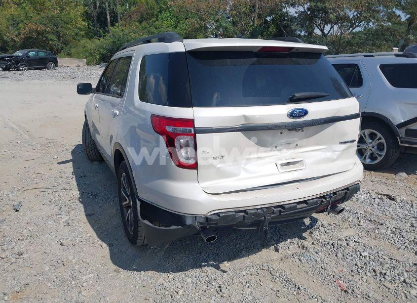 Photo 3 of 2015 Ford Explorer XLT (VIN 1FM5K7D85FGA50994)