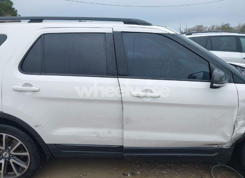 Photo 13 of 2015 Ford Explorer XLT (VIN 1FM5K7D85FGC59863)