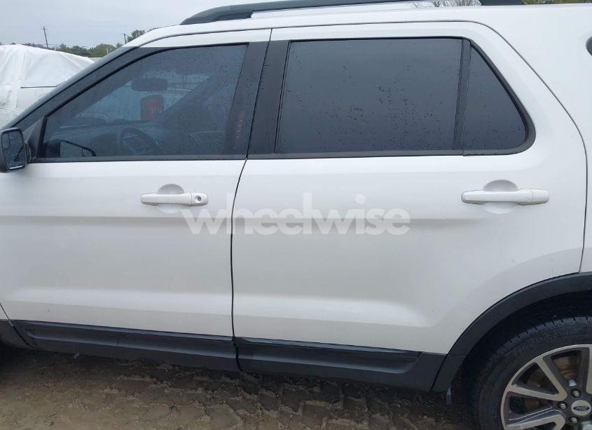 Photo 14 of 2015 Ford Explorer XLT (VIN 1FM5K7D85FGC59863)