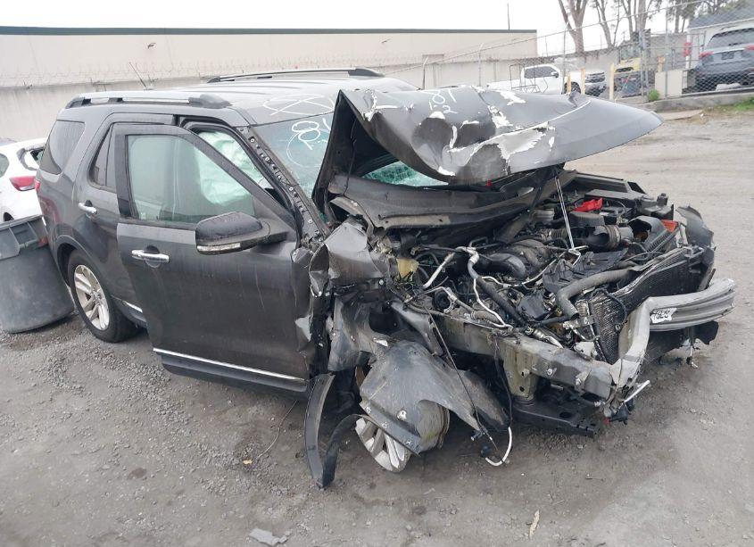 2015 Ford Explorer XLT (VIN 1FM5K7D85FGC64772) main photo