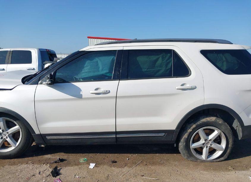 Photo 14 of 2016 Ford Explorer XLT (VIN 1FM5K7D85GGA03837)