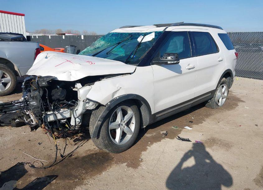 Photo 2 of 2016 Ford Explorer XLT (VIN 1FM5K7D85GGA03837)