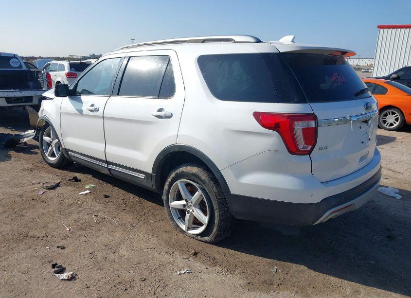 Photo 3 of 2016 Ford Explorer XLT (VIN 1FM5K7D85GGA03837)