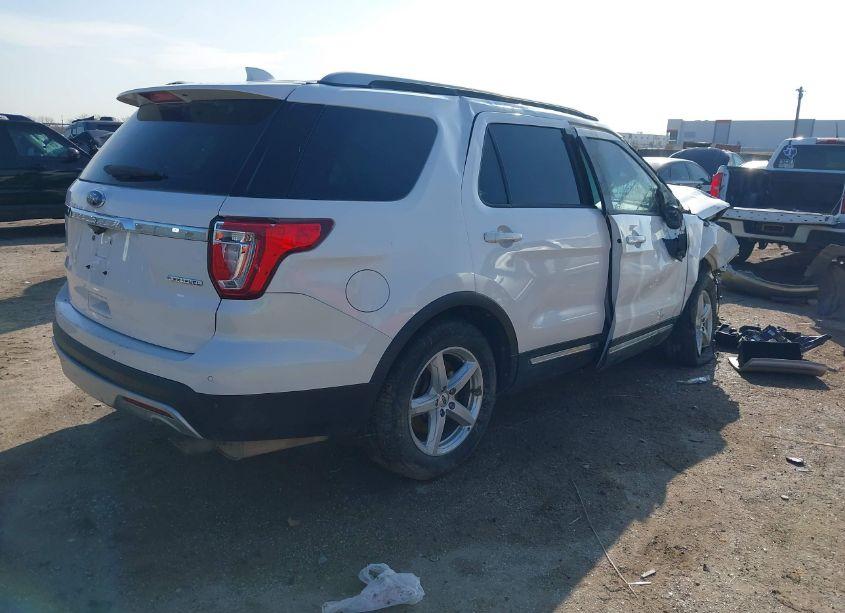 Photo 4 of 2016 Ford Explorer XLT (VIN 1FM5K7D85GGA03837)