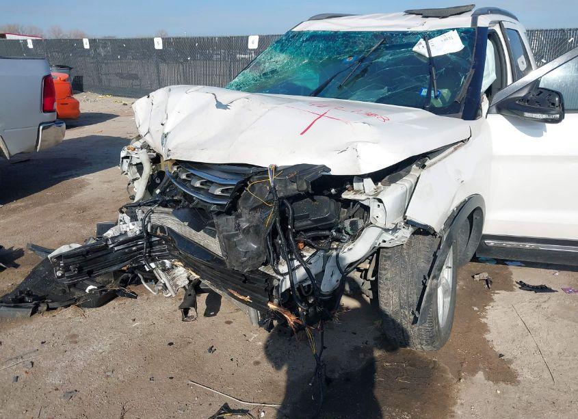 Photo 6 of 2016 Ford Explorer XLT (VIN 1FM5K7D85GGA03837)