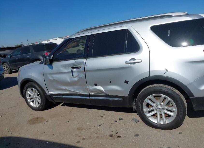 Photo 14 of 2016 Ford Explorer XLT (VIN 1FM5K7D85GGA34098)
