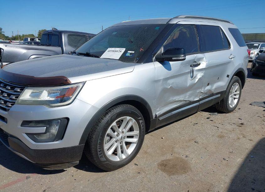 Photo 2 of 2016 Ford Explorer XLT (VIN 1FM5K7D85GGA34098)