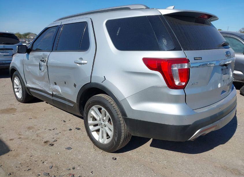 Photo 3 of 2016 Ford Explorer XLT (VIN 1FM5K7D85GGA34098)