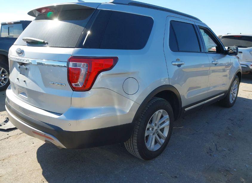 Photo 4 of 2016 Ford Explorer XLT (VIN 1FM5K7D85GGA34098)