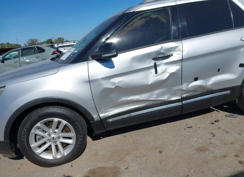 Photo 6 of 2016 Ford Explorer XLT (VIN 1FM5K7D85GGA34098)