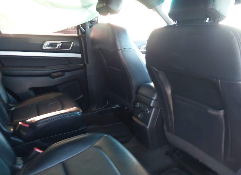 Photo 8 of 2016 Ford Explorer XLT (VIN 1FM5K7D85GGA34098)