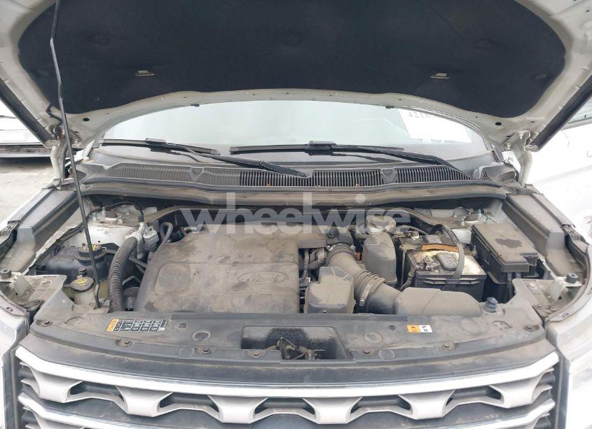 Photo 10 of 2016 Ford Explorer XLT (VIN 1FM5K7D85GGB06224)