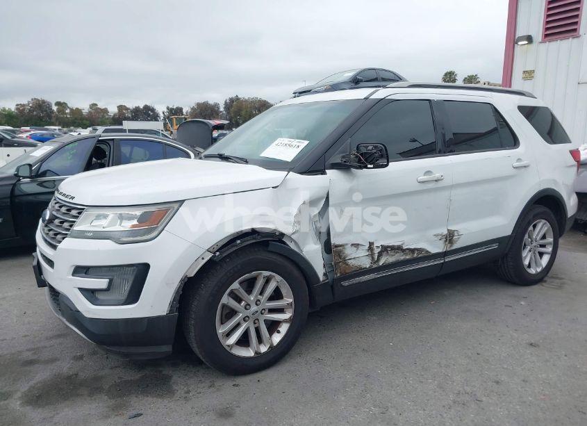 Photo 2 of 2016 Ford Explorer XLT (VIN 1FM5K7D85GGB06224)