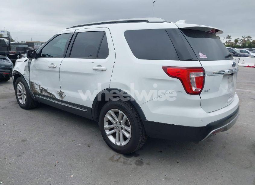 Photo 3 of 2016 Ford Explorer XLT (VIN 1FM5K7D85GGB06224)