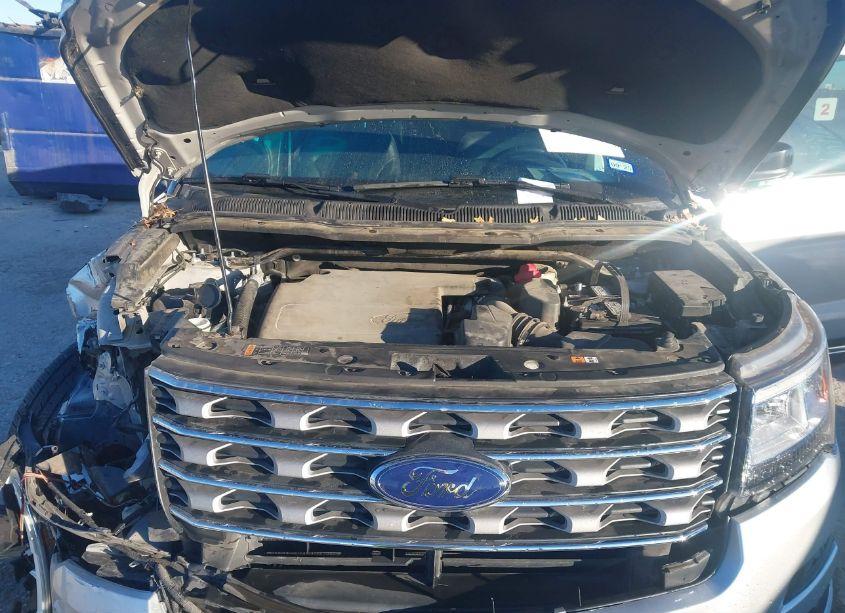 Photo 10 of 2016 Ford Explorer XLT (VIN 1FM5K7D85GGD12921)