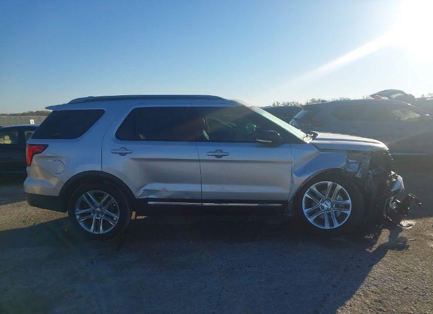 Photo 13 of 2016 Ford Explorer XLT (VIN 1FM5K7D85GGD12921)