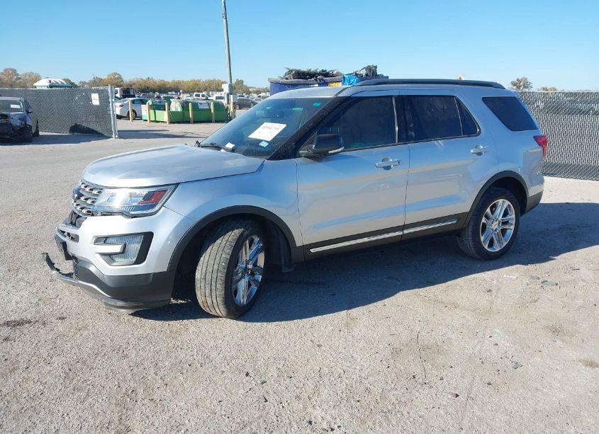 Photo 2 of 2016 Ford Explorer XLT (VIN 1FM5K7D85GGD12921)