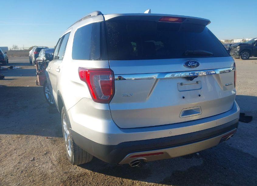 Photo 3 of 2016 Ford Explorer XLT (VIN 1FM5K7D85GGD12921)