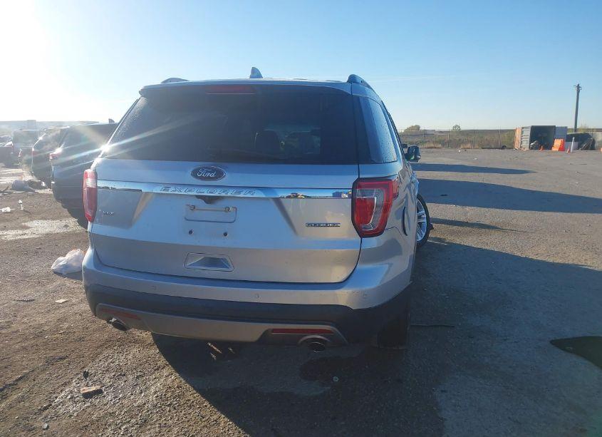 Photo 4 of 2016 Ford Explorer XLT (VIN 1FM5K7D85GGD12921)