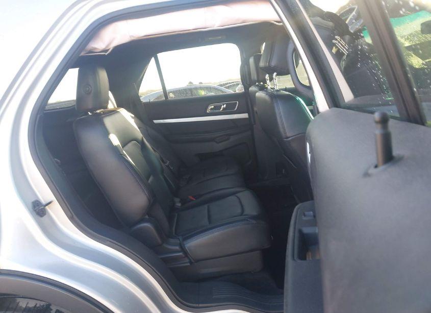 Photo 8 of 2016 Ford Explorer XLT (VIN 1FM5K7D85GGD12921)