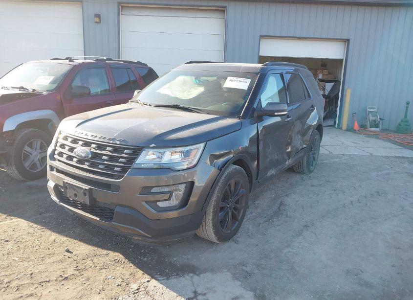 Photo 2 of 2017 Ford Explorer XLT (VIN 1FM5K7D85HGA21191)
