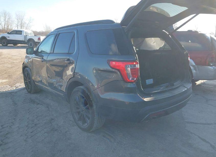Photo 3 of 2017 Ford Explorer XLT (VIN 1FM5K7D85HGA21191)