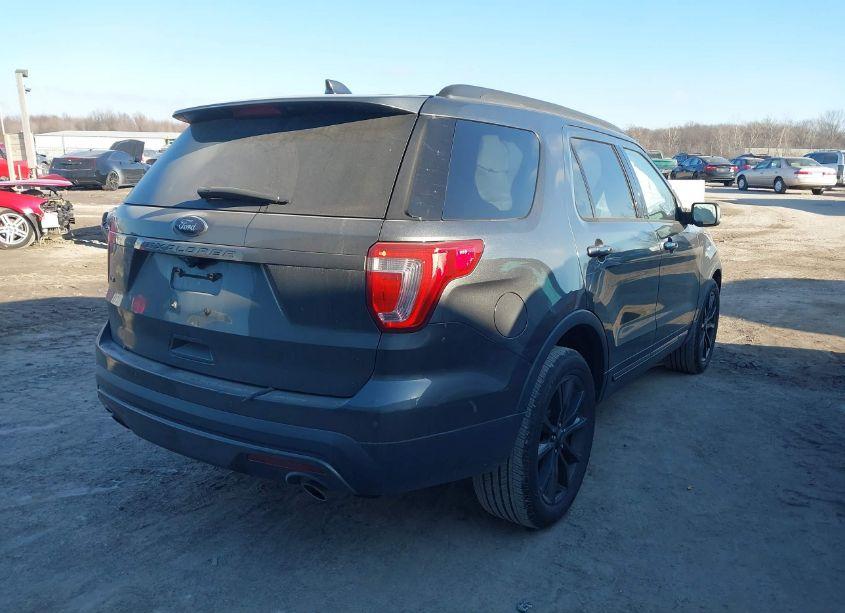 Photo 4 of 2017 Ford Explorer XLT (VIN 1FM5K7D85HGA21191)