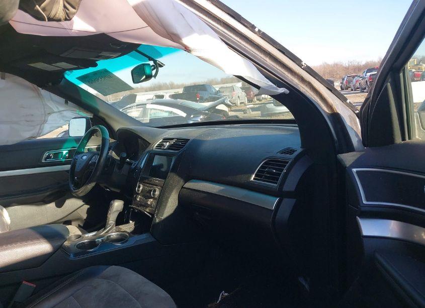 Photo 5 of 2017 Ford Explorer XLT (VIN 1FM5K7D85HGA21191)