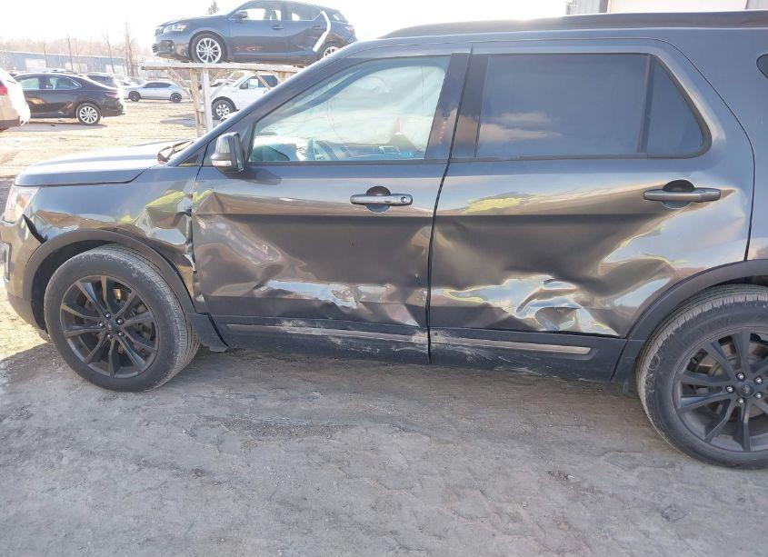 Photo 6 of 2017 Ford Explorer XLT (VIN 1FM5K7D85HGA21191)