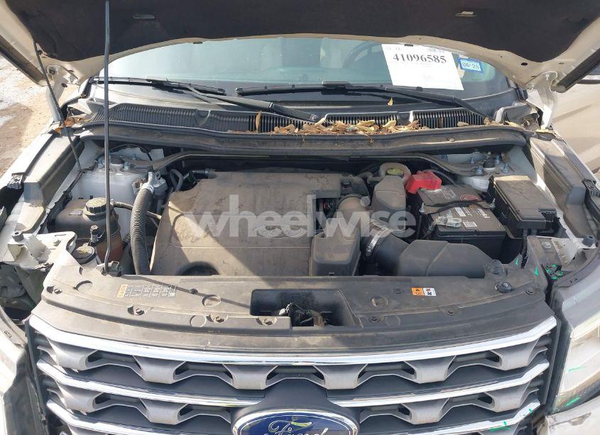 Photo 10 of 2017 Ford Explorer XLT (VIN 1FM5K7D85HGA59083)