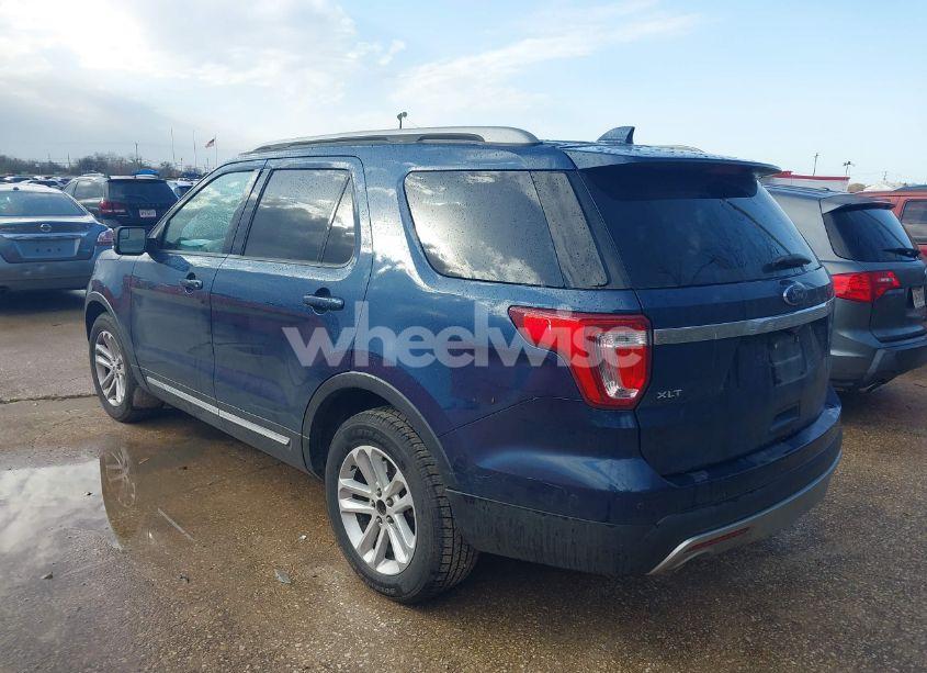 Photo 3 of 2017 Ford Explorer XLT (VIN 1FM5K7D85HGB29729)