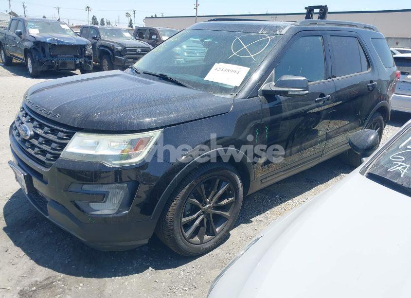 Photo 2 of 2017 Ford Explorer XLT (VIN 1FM5K7D85HGB32145)