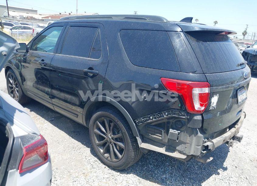 Photo 3 of 2017 Ford Explorer XLT (VIN 1FM5K7D85HGB32145)