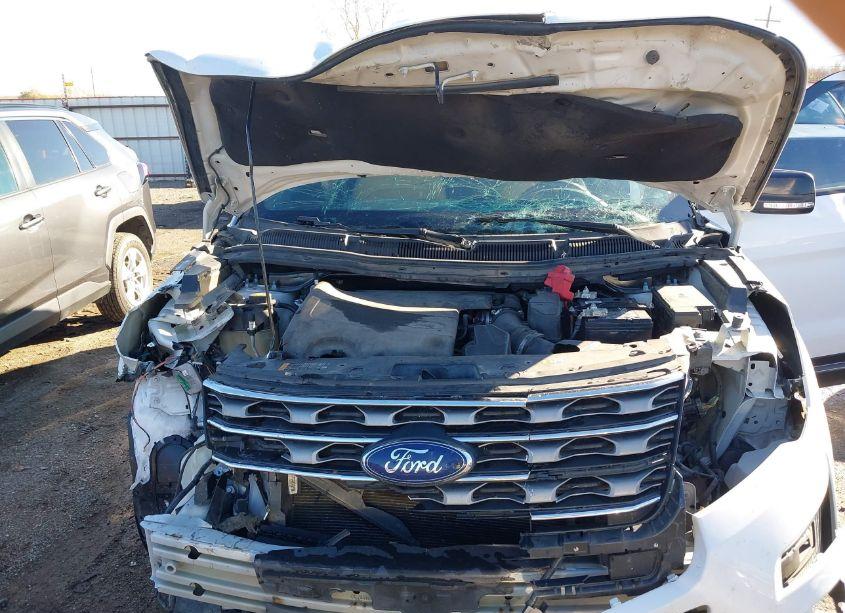 Photo 10 of 2017 Ford Explorer XLT (VIN 1FM5K7D85HGB78610)