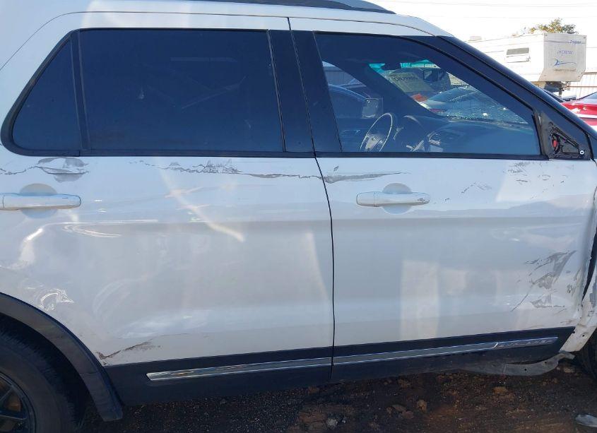 Photo 14 of 2017 Ford Explorer XLT (VIN 1FM5K7D85HGB78610)