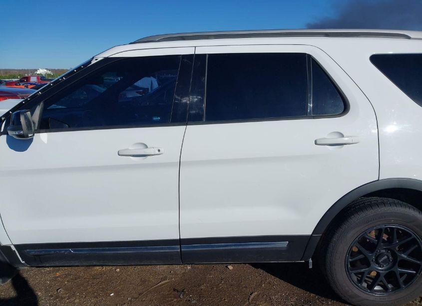 Photo 15 of 2017 Ford Explorer XLT (VIN 1FM5K7D85HGB78610)
