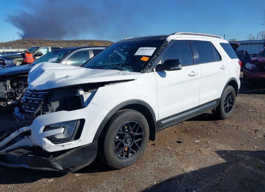 Photo 2 of 2017 Ford Explorer XLT (VIN 1FM5K7D85HGB78610)