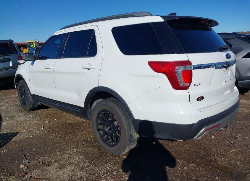 Photo 3 of 2017 Ford Explorer XLT (VIN 1FM5K7D85HGB78610)